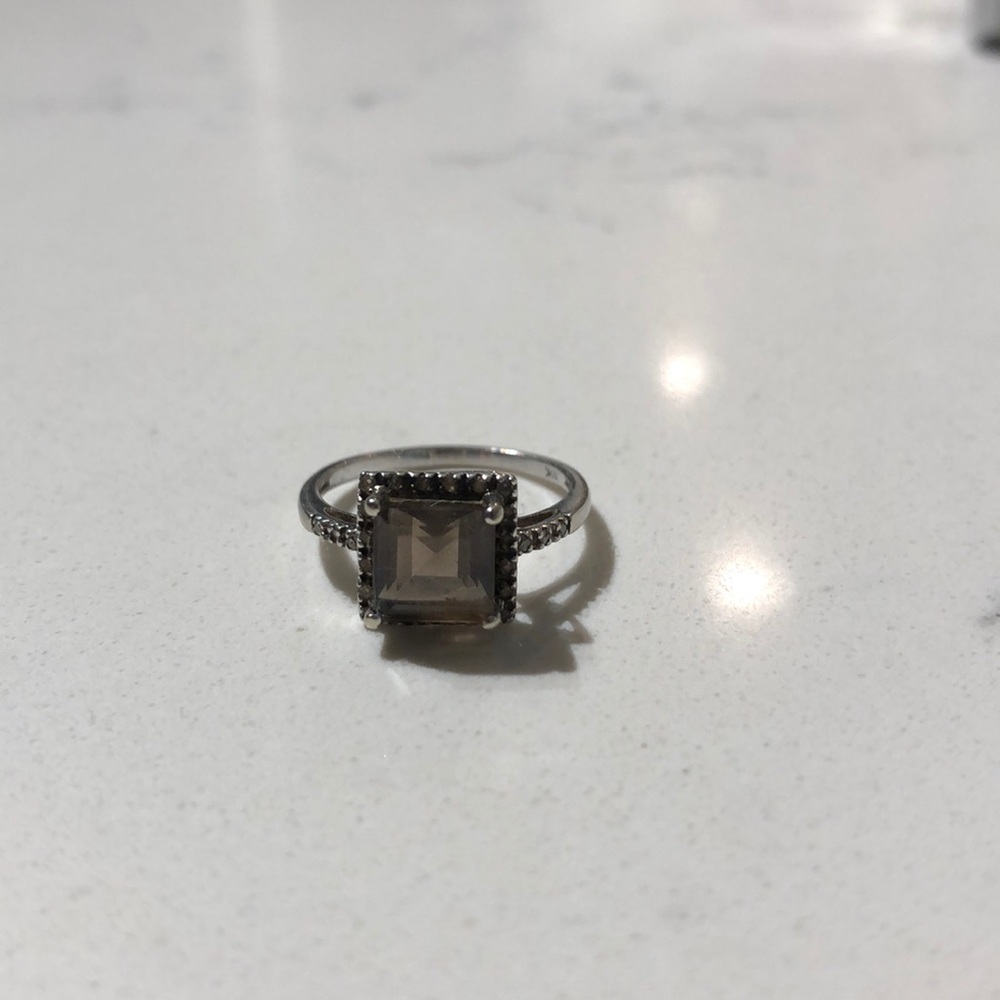 Smoky Quartz w/ Diamond Chips in White Gold 5.6